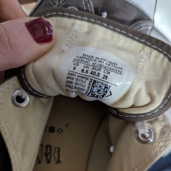 Converse - Picture 3 of 4